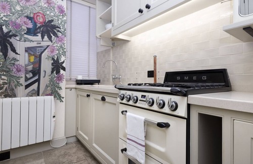 Old Town Apartment | Eclectic Apartment near Edinburgh Castle