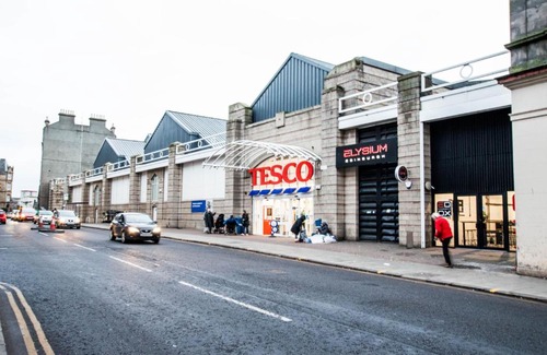 Leith Apartment | Edinburgh City Center Coady Apartment SLEEPS 5 FREE CAR PARK SPACE