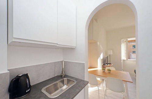 Esquilino Apartment | Emanuele Filiberto, Cozy Apartment In Esquilino By Halldis