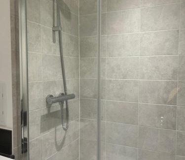 East Acton House | En-suite Double Room in a shared apartment close to central London