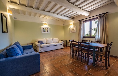 Capalbio Other | Farmhouse "Rosaspina - Appartamento 1" with Shared Garden & Shared Pool