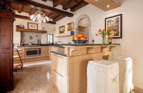 Santa Croce Apartment | Garden Mansion with Private Mooring R&R