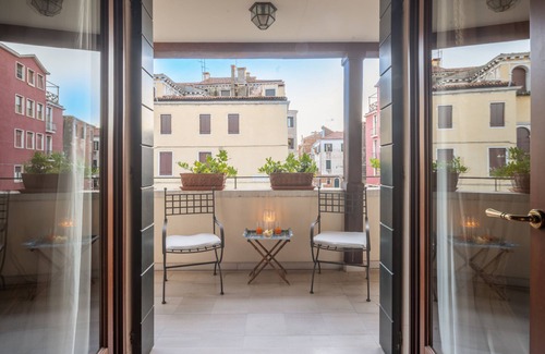 Santa Croce Apartment | Garden Mansion with Private Mooring R&R