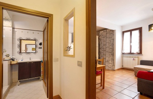 Saronno Apartment | Holiday Apartment "Casa Express Tra Como E Milano" with Wi-Fi