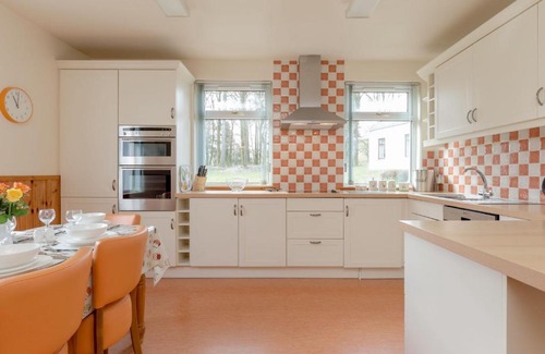 Maybole House | Holiday Home Doonans Cottage by Interhome