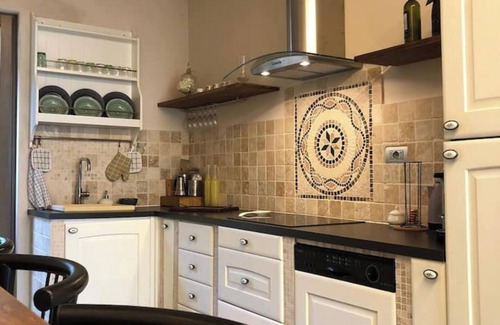 Gorgognano House | Holiday Home 'Il Piccolo Borgo' with Shared Pool, Wi-Fi and Air Conditioning