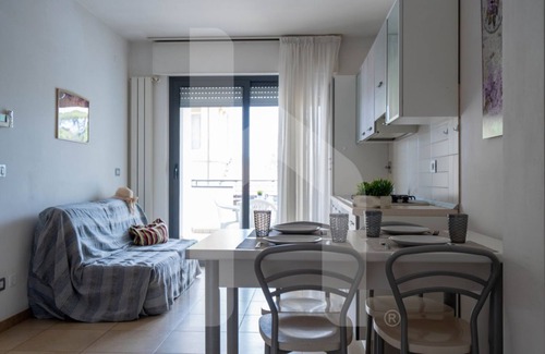 Pineto Apartment | Holiday Rendez Vous 30 - Second floor apartment with side sea view