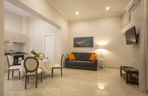 Santa Croce Apartment | Iris 3, a modern and elegant apartment ideal for a family by Mmega