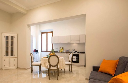 Santa Croce Apartment | Iris 3, a modern and elegant apartment ideal for a family by Mmega