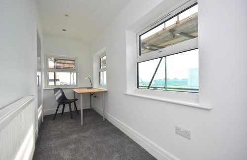 Baglan Apartment | King Edward road with sea view