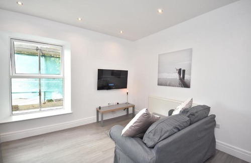 Baglan Apartment | King Edward road with sea view