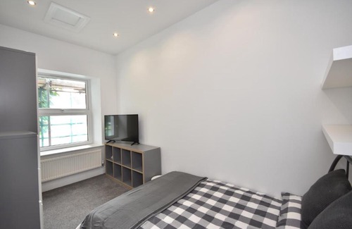 Baglan Apartment | King Edward road with sea view