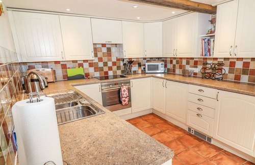 Brailes Cottage | LAVENDER COTTAGE, BRAILES, family friendly, with open fire in Brailes
