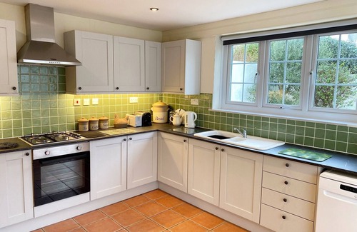 Newquay Cottage | Lighthouse cottage, Mawgan Porth, near the SW coastpath