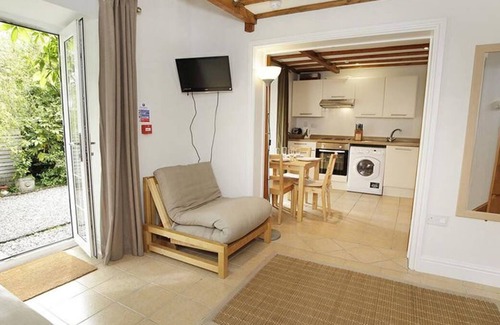 Crynant House | Llethryd Farm Cottage One