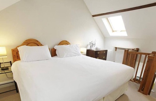 Crynant House | Llethryd Farm Cottage One
