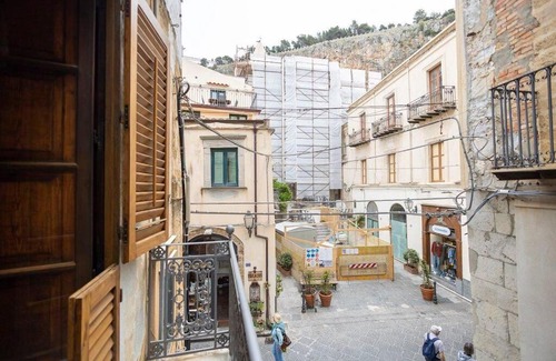 Old Town Apartment | LoftBotta2Cefalù