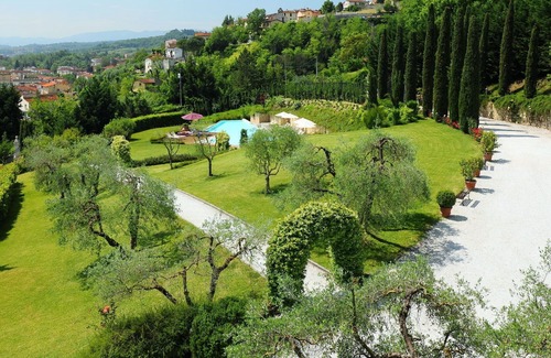 Figline e Incisa Valdarno Apartment | Lovely apartment with WIFI, pool, A/C, TV, pets allowed and parking, close to Greve In Chianti