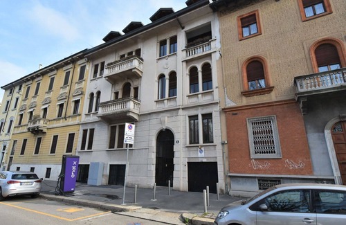 Milan Apartment | Lovely apartment for 10 guests with WIFI, A/C, TV and balcony