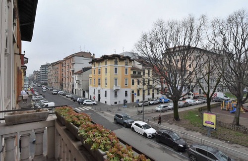 Milan Apartment | Lovely apartment for 10 guests with WIFI, A/C, TV and balcony