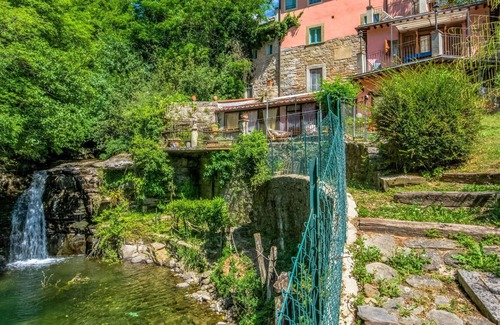 Loro Ciuffenna Apartment | Lovely apartment for 3 guests with pool, WIFI, TV, pets allowed and parking