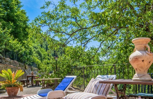 Loro Ciuffenna Apartment | Lovely apartment for 3 guests with pool, WIFI, TV, pets allowed and parking