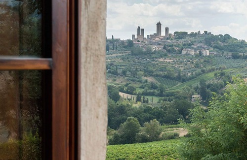 San Gimignano Apartment | Lovely apartment for 4 guests with pool, WIFI, A/C, pets allowed and panoramic view