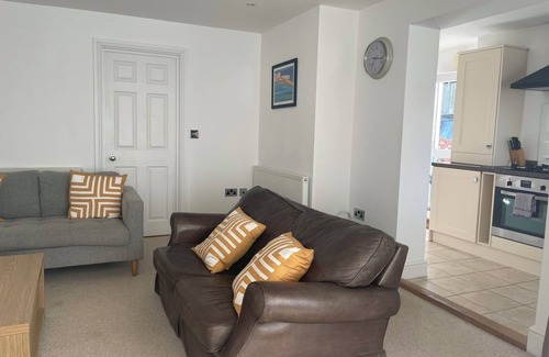 St Ives Apartment | Lovely, light and spacious Ground Floor Apartment With Terrace in St.Ives
