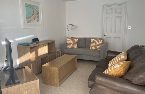 St Ives Apartment | Lovely, light and spacious Ground Floor Apartment With Terrace in St.Ives
