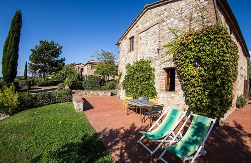 Castellina in Chianti Villa | Luxury converted barn with hilltop views in chianti wine region, Tuscany