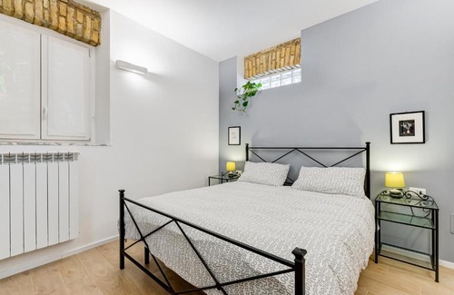 Quartiere XIII Aurelio Apartment | M&C San Pietro basement house