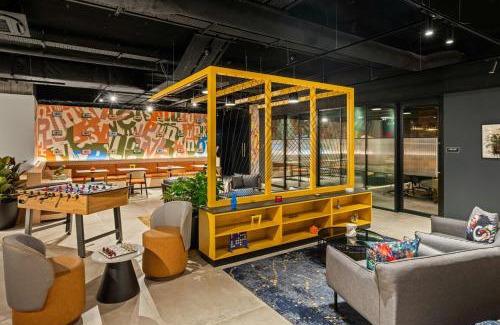 Belfast Central District Hotel | Moxy Belfast City