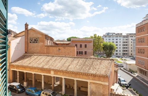 Celio Apartment | New design apartment at the Colosseum with WiFi. Proximity to metro stops B and A