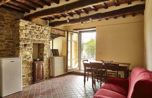 Capolona Apartment | Nice apartment for 2 guests with pool, WIFI, TV, pets allowed and panoramic view, close to Arezzo