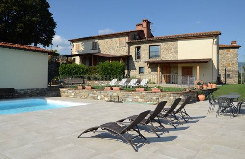 Capolona Apartment | Nice apartment for 2 guests with pool, WIFI, TV, pets allowed and panoramic view, close to Arezzo