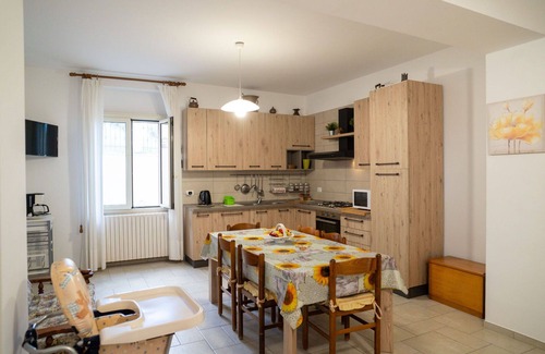 Collecorvino Apartment | Nice apartment for 6 people with private pool, WIFI, A/C, TV, patio and pets allowed