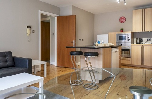 Belfast Central District Apartment | Pass the Keys | Amazing City Centre Apt w Balcony Free Parking