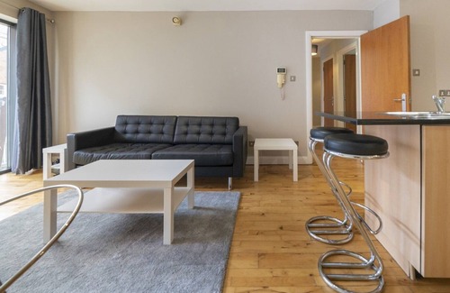 Belfast Central District Apartment | Pass the Keys | Amazing City Centre Apt w Balcony Free Parking