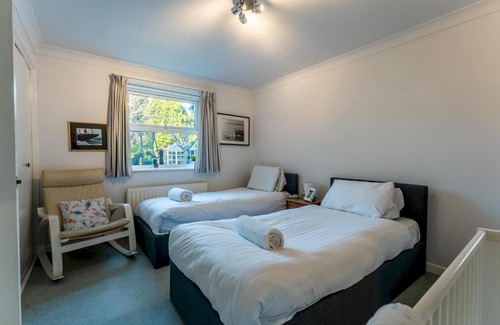 New Forest District Apartment | Pass the Keys Solent Avenue - Lovely one bedroom family flat with free parking