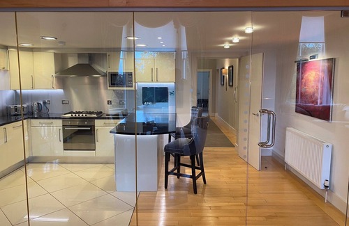 Kelvinbridge Apartment | Perfect in The Park