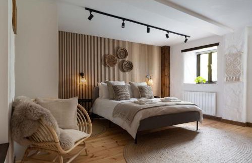 Treen House | Porthcurno Barns, The Big Barn - Spacious & cosy cottage, walk to Porthcurno beach, Pedn Vouder & Minack Theatre