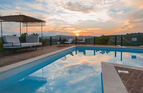 San Savino Apartment | Pretty Apartment in Ascoli Piceno with Jacuzzi