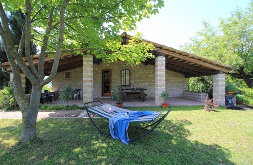 Acqualagna House | Pretty Holiday Home in Acqualagna with Swimming Pool