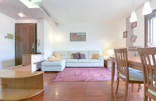 Favaro Veneto Apartment | Queen Home Paola