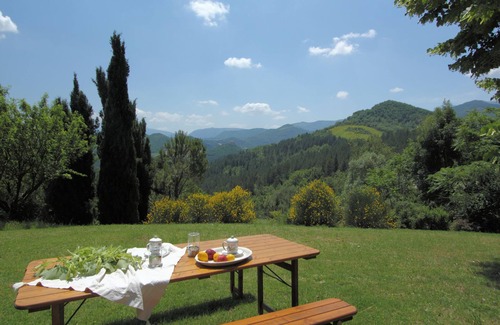 Acqualagna House | Restful Holiday Home in Acqualagna with Swimming Pool