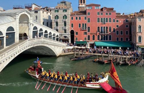 San Polo Apartment | Rialto apartment with Canal Grande view