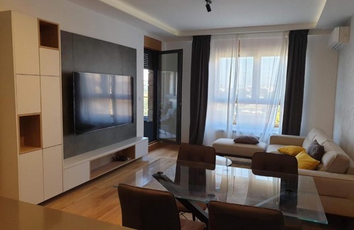 Novi Beograd Apartment | Sava