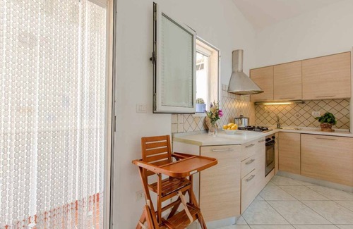 Specchiolla Apartment | Sea view terrace-Sea 50 mt away- Dishwasher- 2 bathrooms with shower- 5 guests.