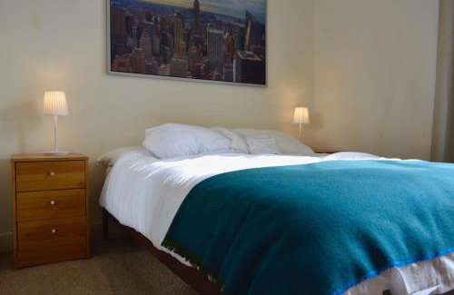 Leith Apartment | Sophisticated and Bright One Bed in Leith