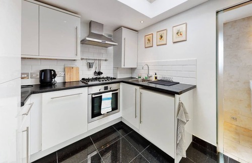 Fulham Apartment | Spacious 2bed flat 7min walk from the tube station